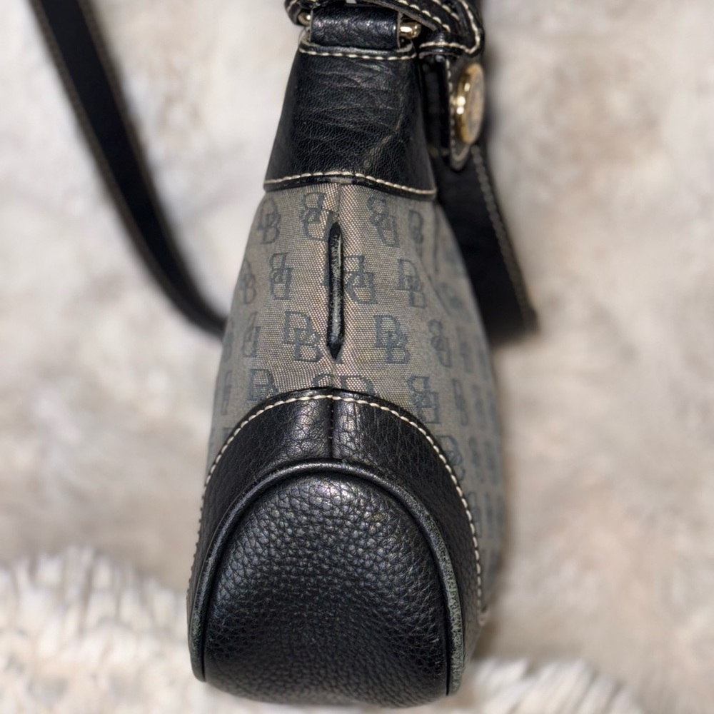 Dooney & Bourke Black Shoulder Bag with Cream Stitching - Picture 5 of 13